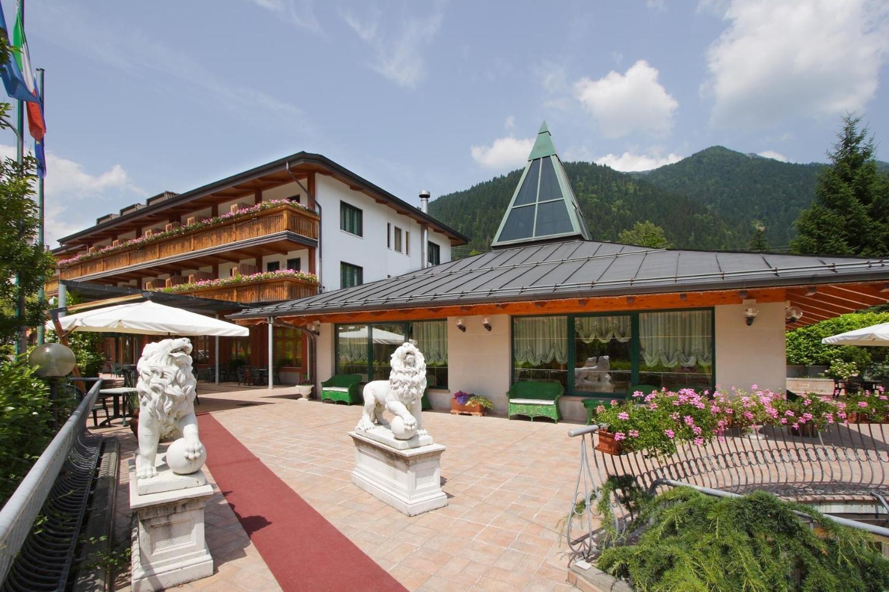 Hotel Centro Benessere Gardel Arta Terme Exterior photo