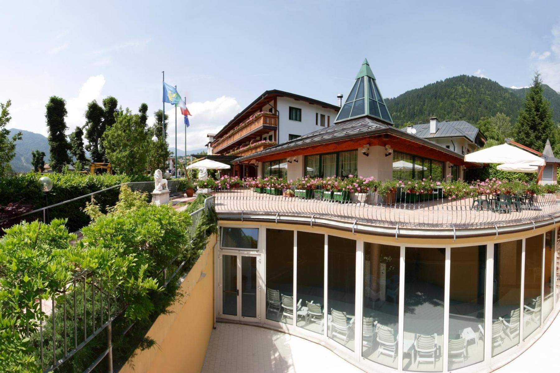 Hotel Centro Benessere Gardel Arta Terme Exterior photo